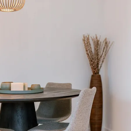 Apartment Modern In The Iconic Ensor Tower