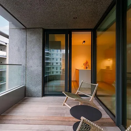 Modern In The Iconic Ensor Tower *