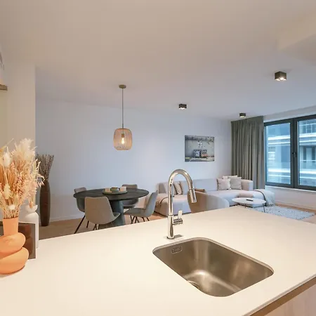 Modern In The Iconic Ensor Tower *
