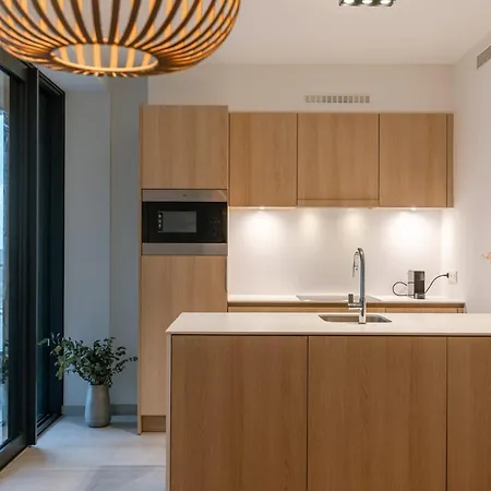 Modern In The Iconic Ensor Tower Apartment