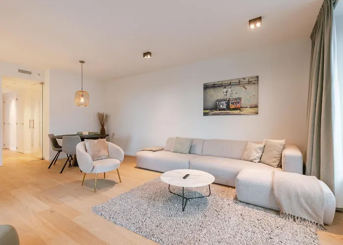 Modern In The Iconic Ensor Tower Apartament *